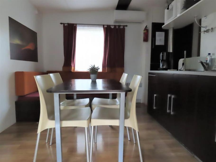 Mobile home 6-pers Camping Leï Suves-Côtes d'Azur-including airco Roquebrune-sur-Argens Exterior foto